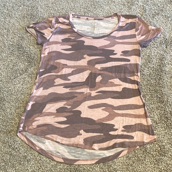 Maurice’s pink camo Tshirt, size small - Picture 1 of 4